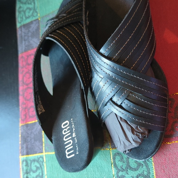 Munro Kelsey sandals slide on black leather Women's 7 WW NEW - Picture 7 of 10